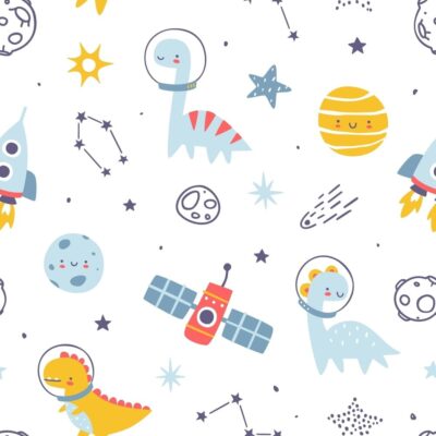Detalhe do Papel de Parede Infantil Espacial da Compra Papel de Parede, com estampa alegre de dinossauros astronautas, satélites e estrelas em cores primárias.